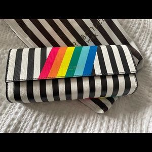 Stunning Henri Bendel Clutch/Sunglasses Case